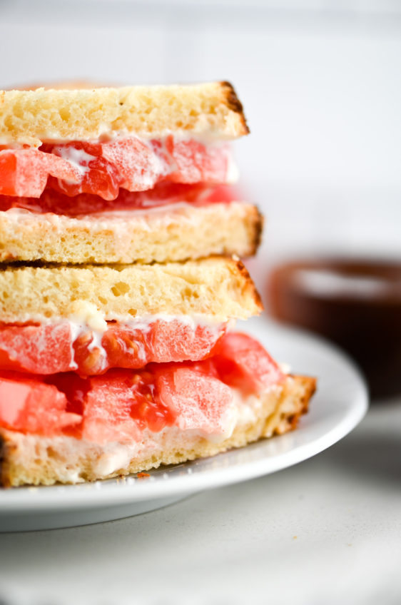 https://www.lifesambrosia.com/wp-content/uploads/352x531xTomato-Sandwich-Recipe-7-562x848.jpg.pagespeed.ic.wj6yg6ielx.jpg