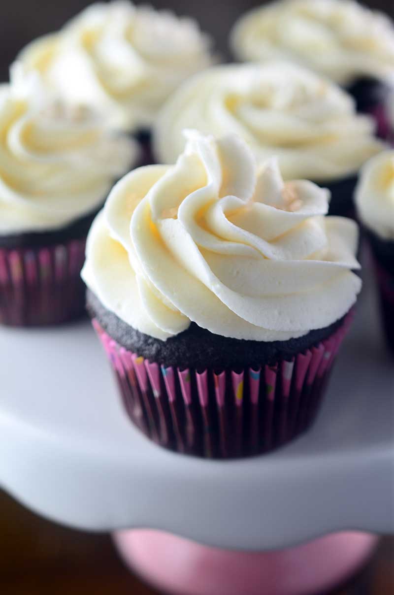 https://www.lifesambrosia.com/wp-content/uploads/Chocolate-Cupcakes-with-Vanilla-Buttercream.jpg