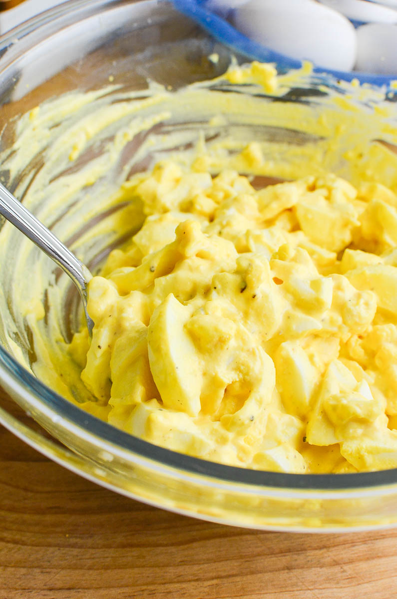 https://www.lifesambrosia.com/wp-content/uploads/Classic-Egg-Salad-Recipe-Photos-4.jpg