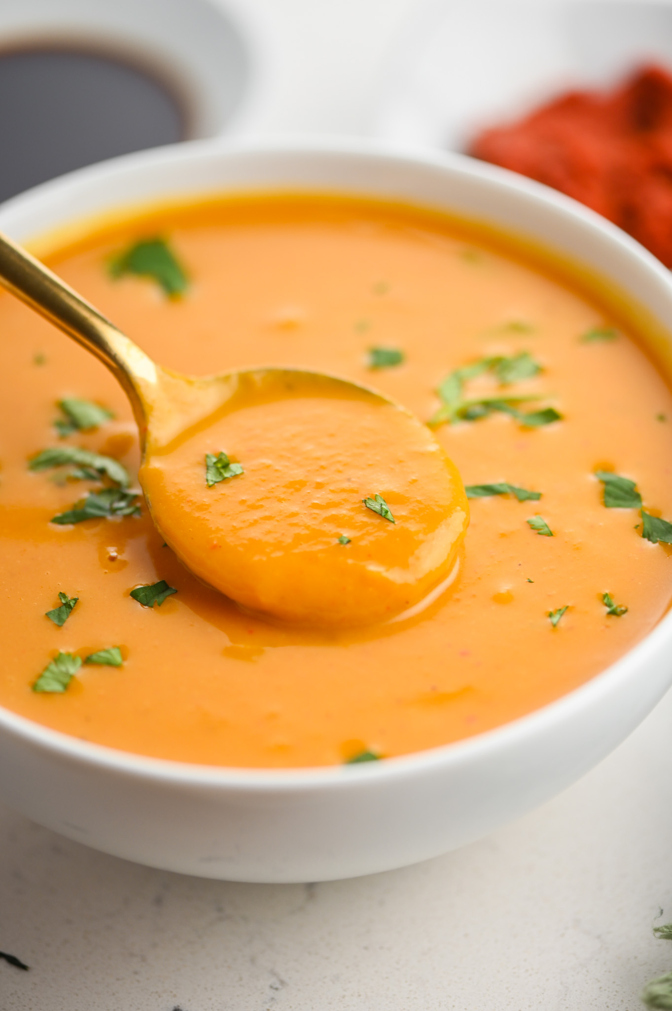 https://www.lifesambrosia.com/wp-content/uploads/Curry-Pumpkin-Soup-Recipe-05.jpg