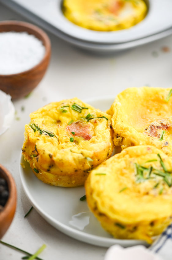 https://www.lifesambrosia.com/wp-content/uploads/Egg-Bites-with-Bacon-and-Chives-Recipe-5-562x848.jpg