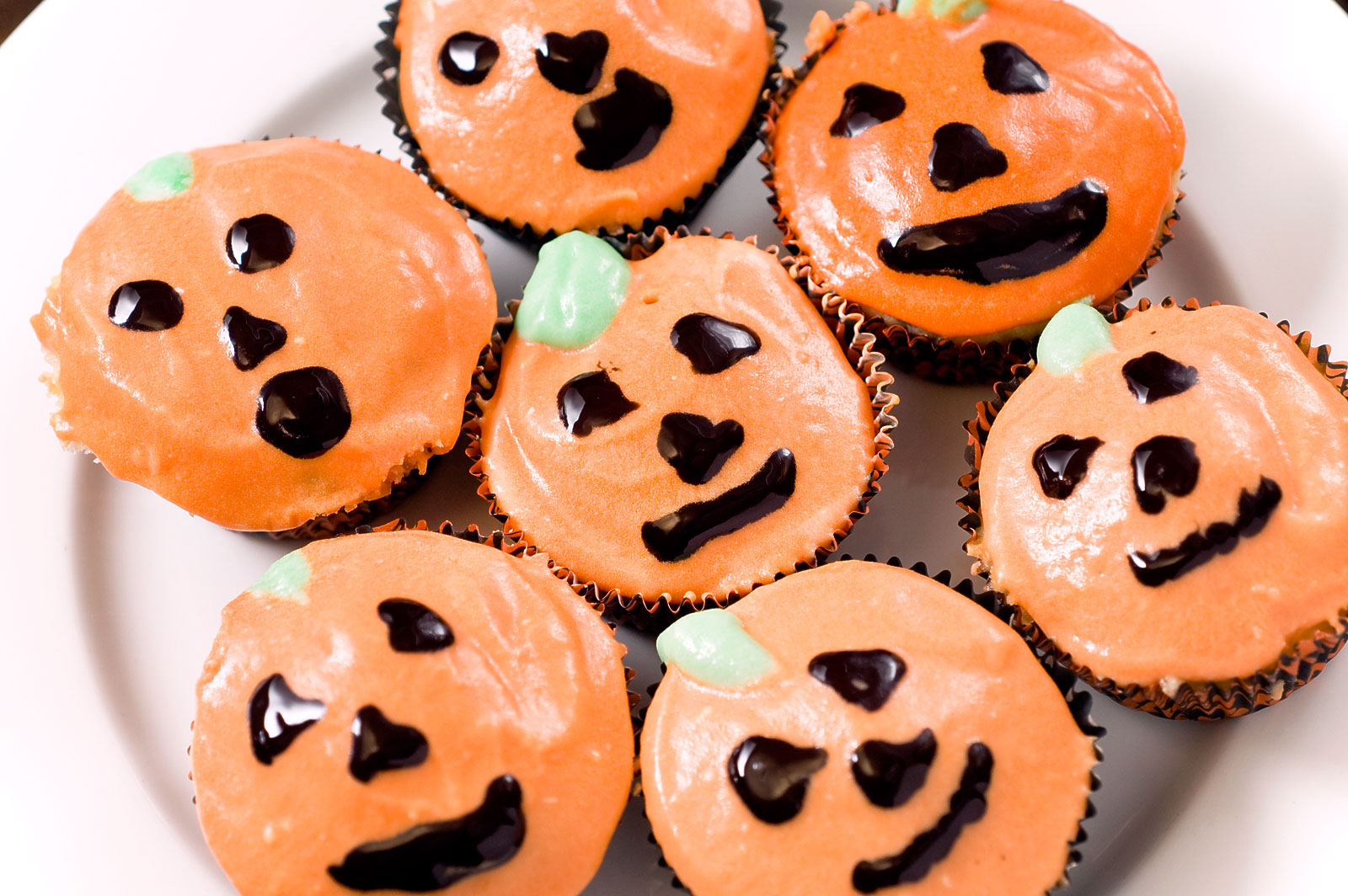 Jack-O-Lantern Cupcakes - Life's Ambrosia