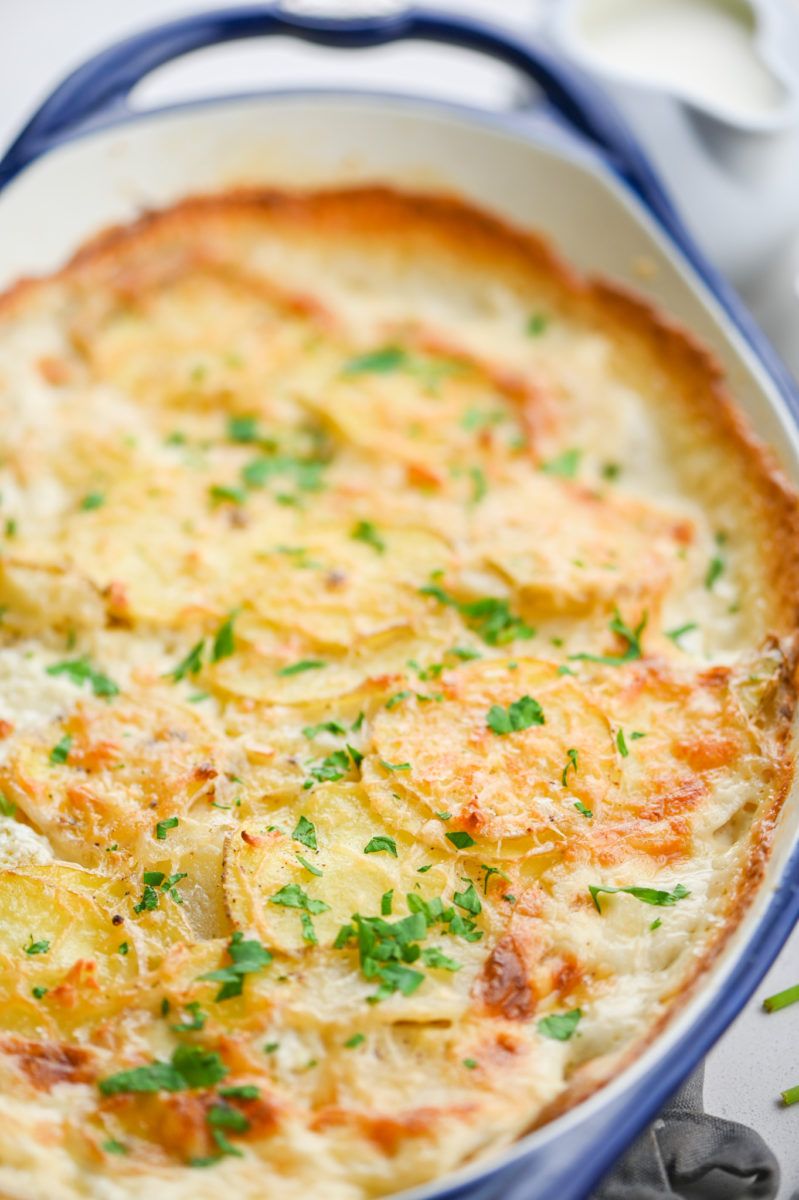 https://www.lifesambrosia.com/wp-content/uploads/xEasy-Scalloped-Potatoes-Recipe-09-799x1200.jpg.pagespeed.ic.sadGzIOCNZ.jpg