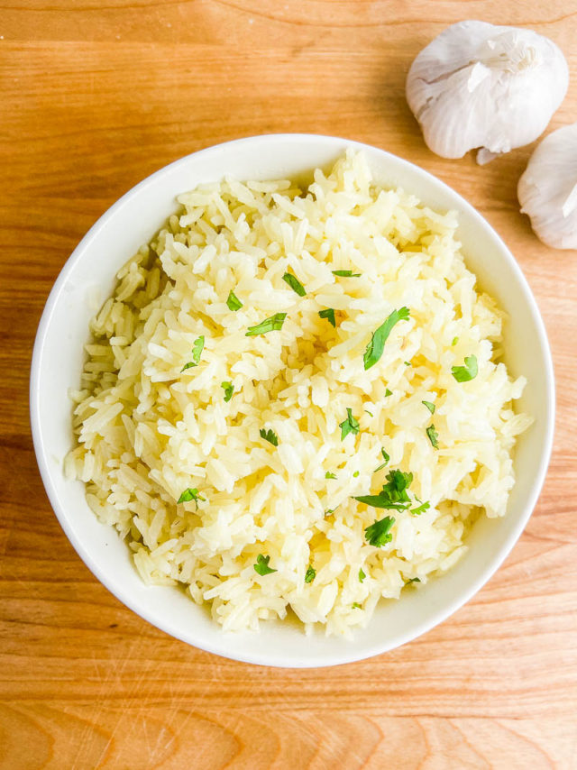 Garlic Rice Recipe- An Easy Weeknight Side Dish - Life's Ambroisa