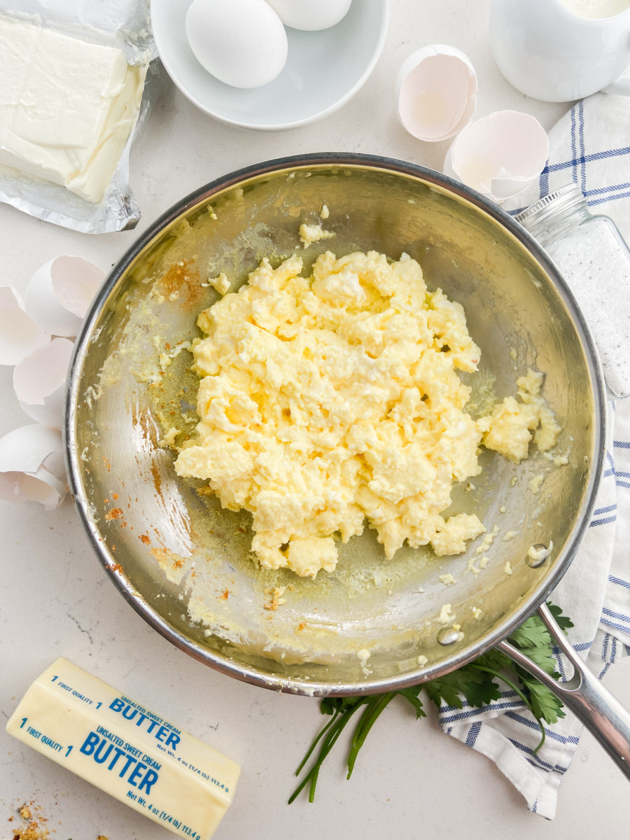 Fried eggs with black truffles recipe